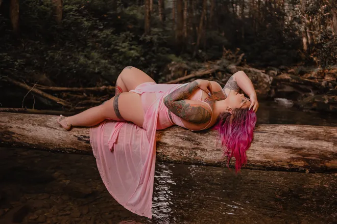 OnlyFans account  hayyyweee header 2