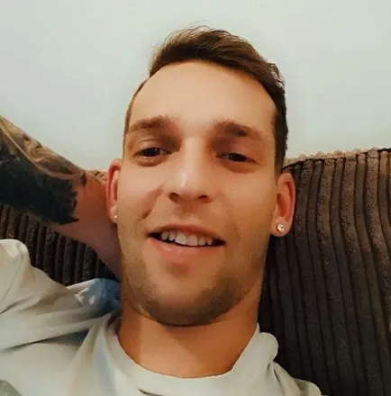 OnlyFans cuenta justasimpleguyy header 2