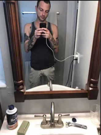 OnlyFans cuenta mikeybeach header 2