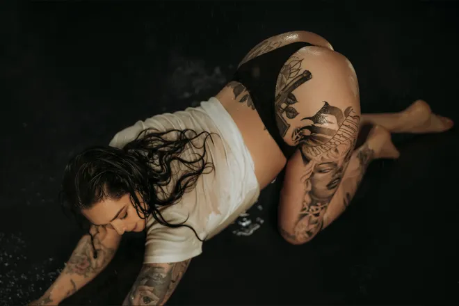 OnlyFans account  rox_you header 2