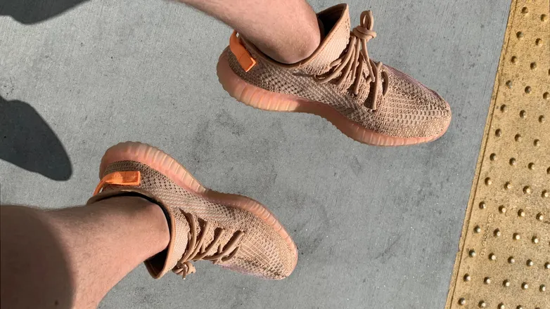 OnlyFans cuenta feetsneakerguy header 2