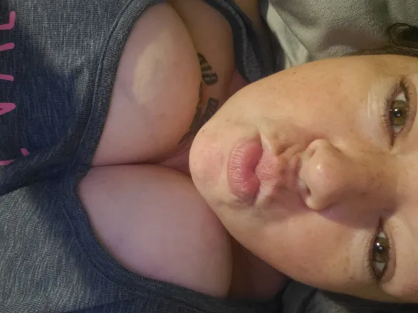 OnlyFans cuenta april-showers header 2