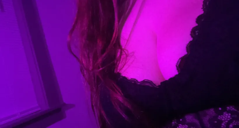 OnlyFans cuenta emz.0f header 2