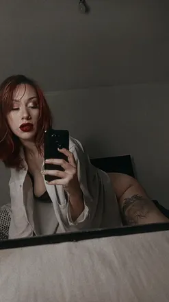 OnlyFans cuenta lailavelvet header 2