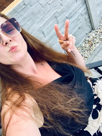 OnlyFans cuenta nellye header 2