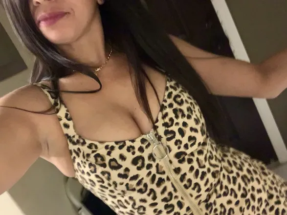 OnlyFans cuenta maz-charms header 2