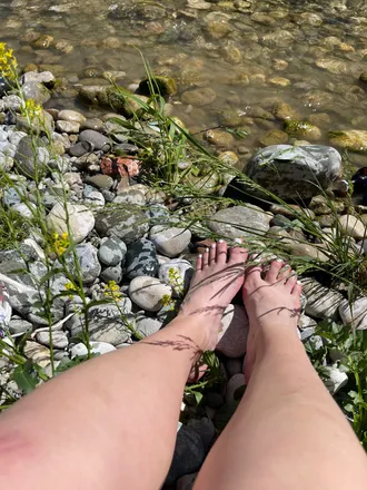 OnlyFans cuenta kalithefeetbitch header 2