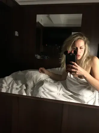 OnlyFans account  inessv header 1