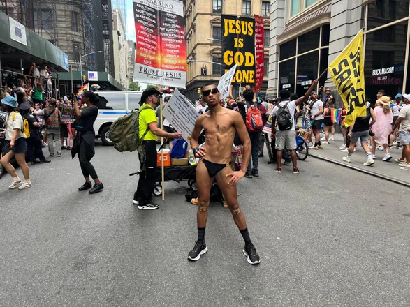 OnlyFans cuenta youngjr.com header 2