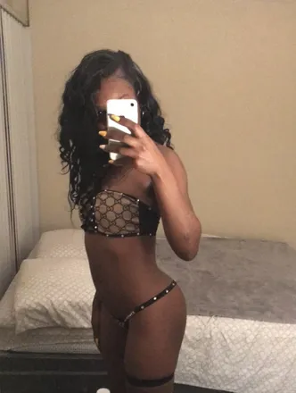 OnlyFans cuenta lovelytreat header 2