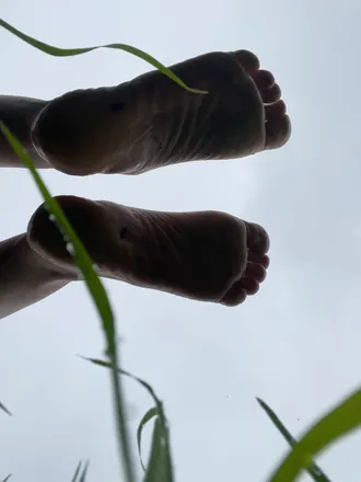 OnlyFans cuenta missnikkifeet header 2