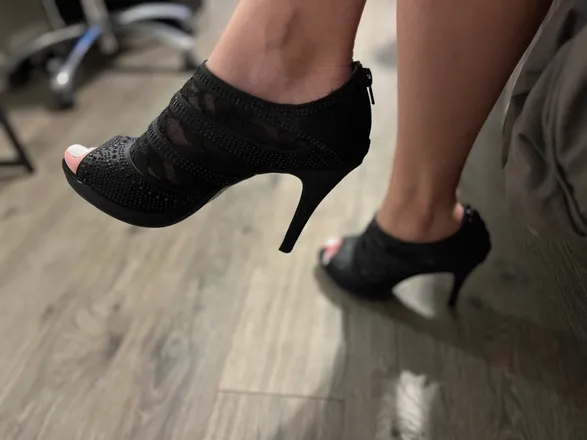 OnlyFans cuenta solelybarefeet header 2