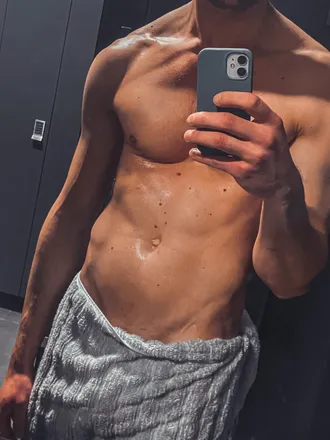 OnlyFans cuenta iarik header 2