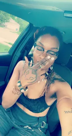 OnlyFans account  gunsandbuttah avatar 1