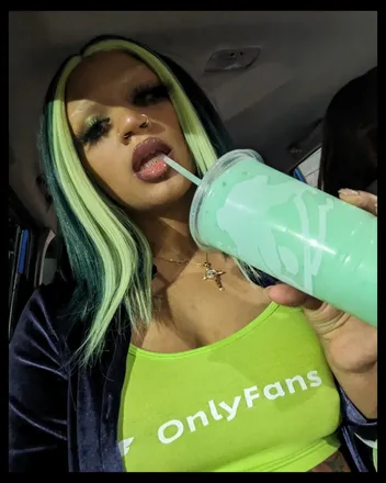 OnlyFans cuenta pieceofdragonshit header 2