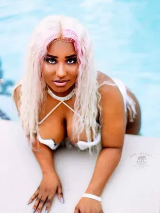 OnlyFans account  weirdbunnee avatar 1