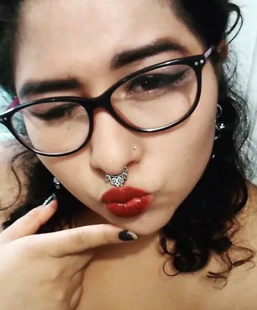 OnlyFans cuenta unholyhazelnut header 2