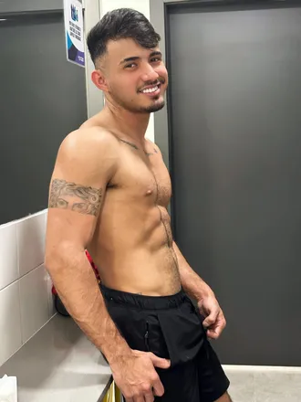 OnlyFans cuenta eyvicttor header 2