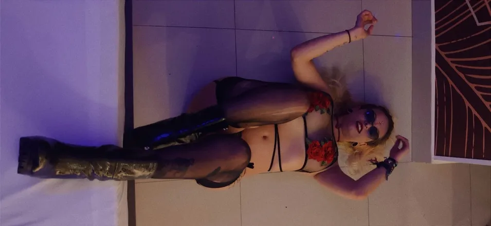 OnlyFans cuenta stoner_lyna header 2