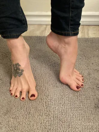 OnlyFans cuenta misstoesandcalves avatar 1