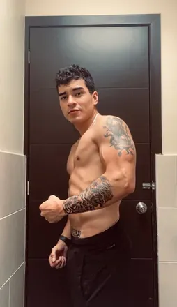 OnlyFans cuenta cesarc8101 avatar 1