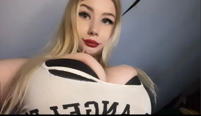 OnlyFans cuenta twintailtsundere header 2