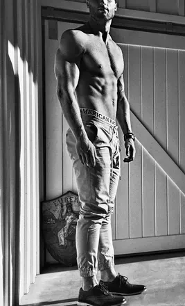 OnlyFans cuenta yoursuitedpleasure avatar 1
