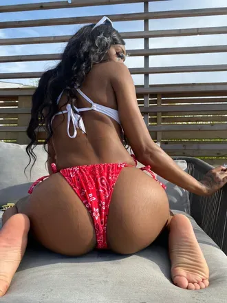 OnlyFans cuenta prettyluhmanii header 2