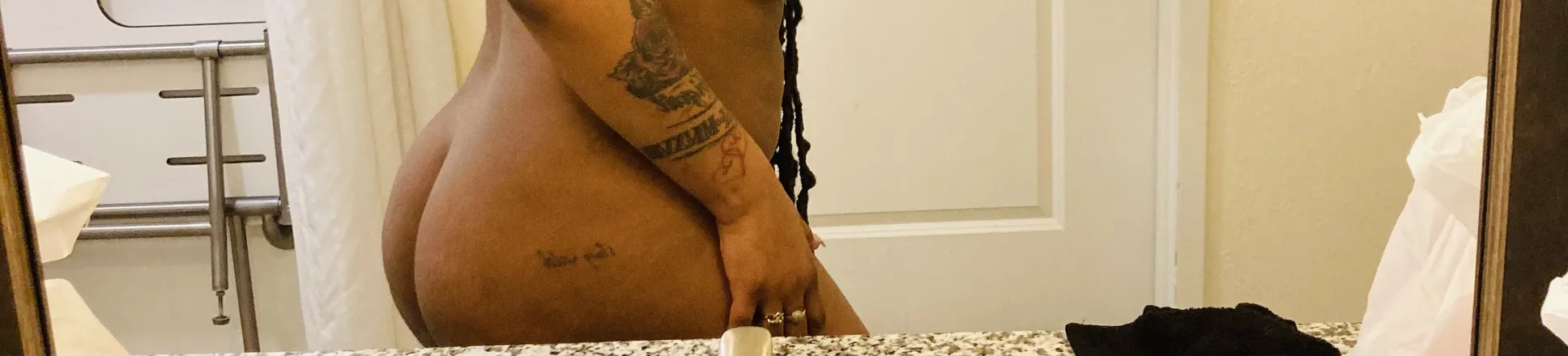 OnlyFans cuenta aeriella133 header 2