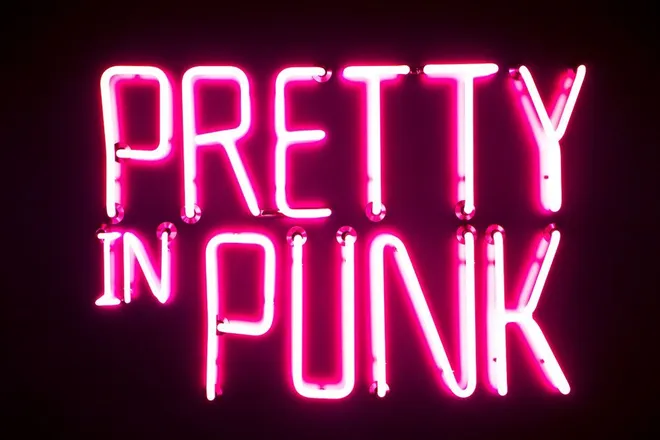 OnlyFans cuenta riot_grrl header 2