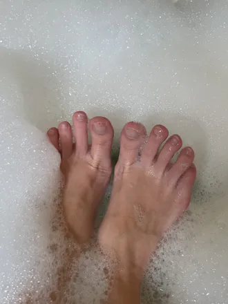 OnlyFans cuenta loufeet header 2