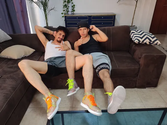 OnlyFans cuenta straightfeethouse header 2