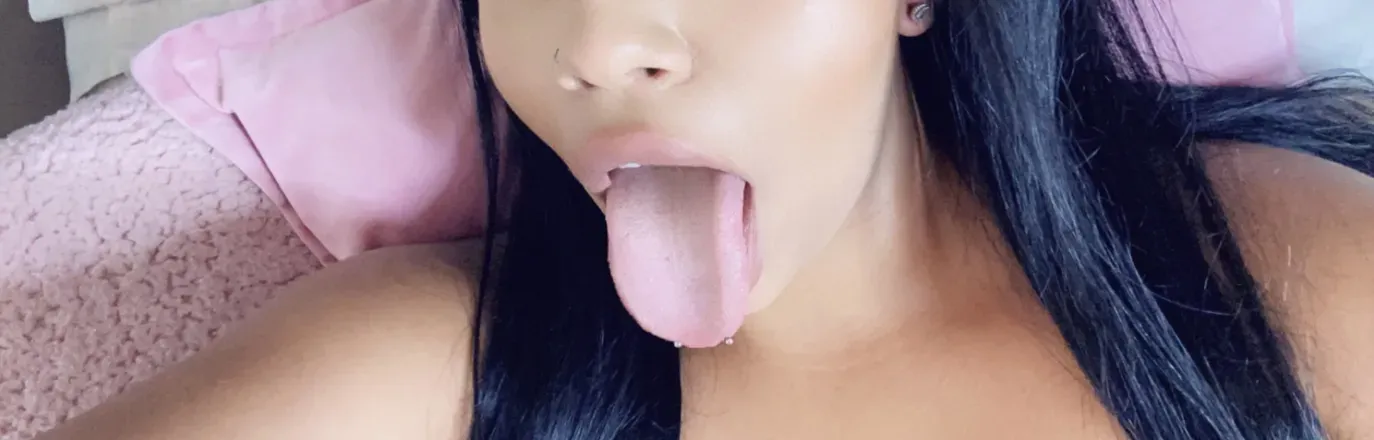 OnlyFans cuenta scarlett_tee header 2
