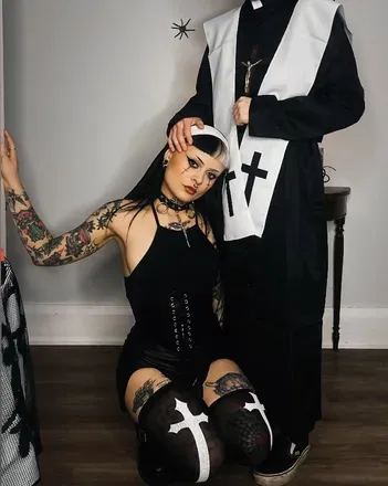 OnlyFans cuenta damagedxdolly header 2