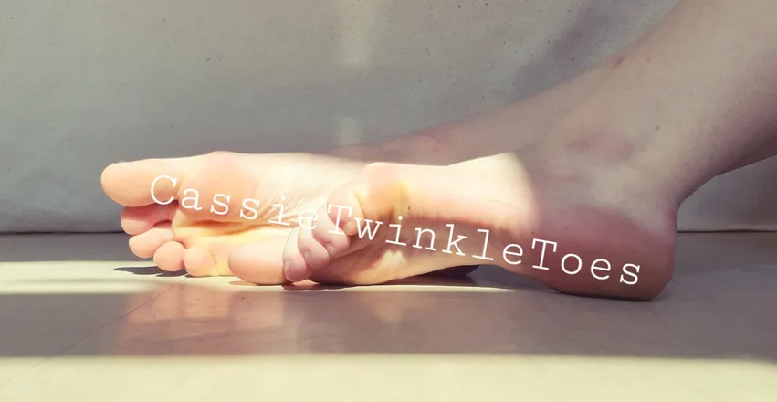 OnlyFans cuenta cassietwinkletoes header 2