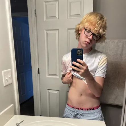 OnlyFans account  alexxander_2069 header 2