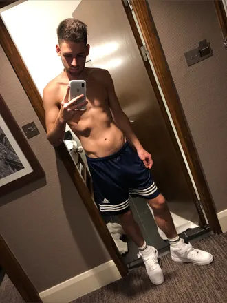 OnlyFans cuenta hungarianldn69 header 2