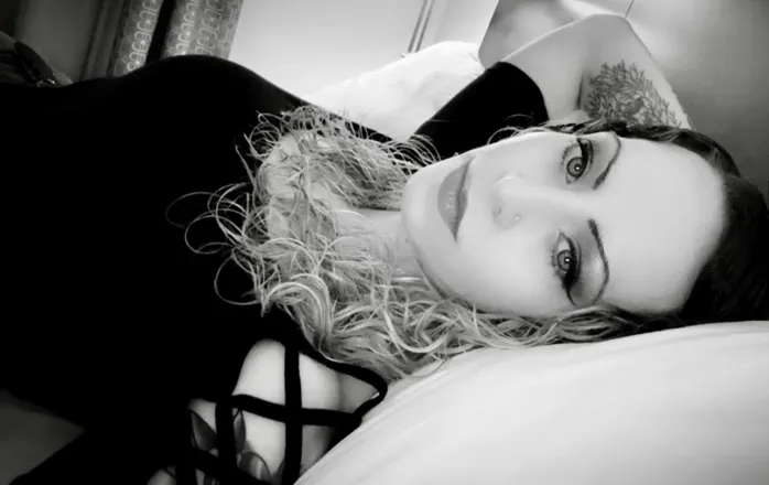 OnlyFans cuenta aloraquinn13 header 2
