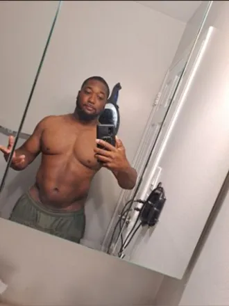 OnlyFans account  makezmoves header 2