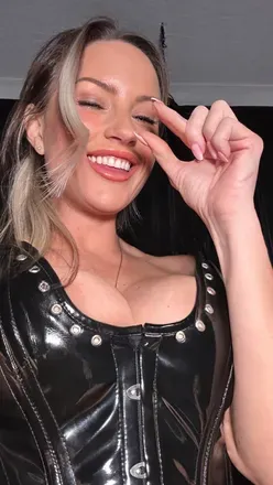 OnlyFans cuenta latexmommylara avatar 1