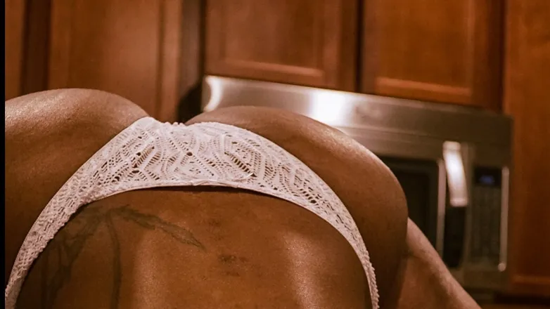 OnlyFans cuenta prettyasseuphoria header 2