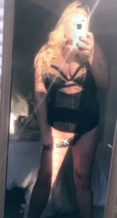 OnlyFans cuenta hotwifemrsmoore avatar 1