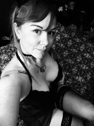 OnlyFans cuenta kinkykitten1987x header 2