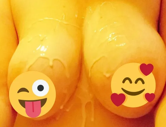 OnlyFans account  lolalovez header 2