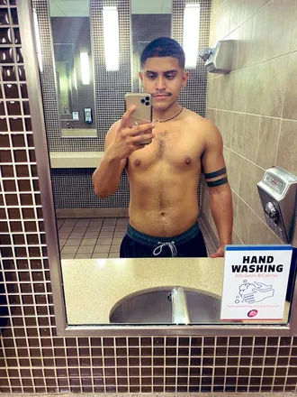 OnlyFans cuenta ravegay805 header 2