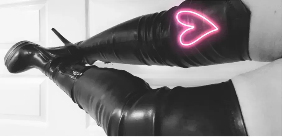 OnlyFans cuenta mistressravenw header 2