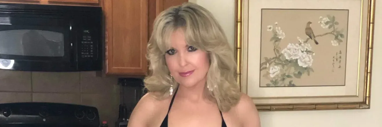 OnlyFans account  kareneng1xoxo header 2