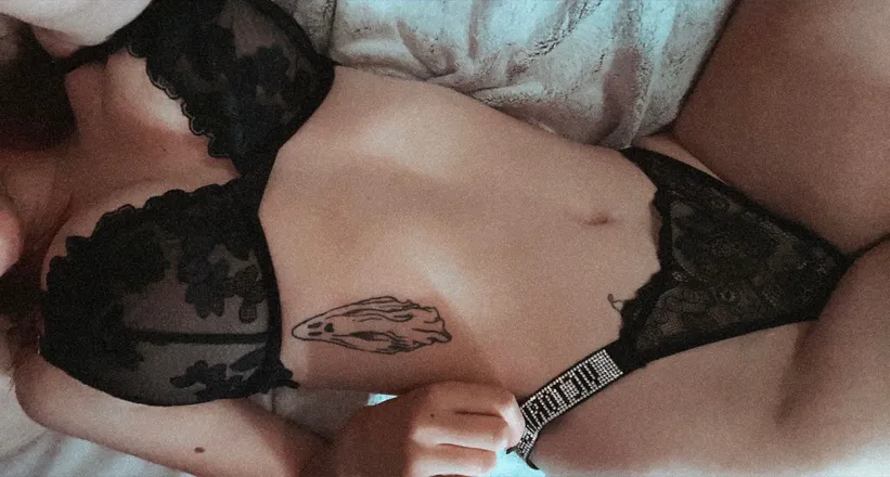 OnlyFans cuenta roxieluvv9 header 2