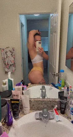 OnlyFans cuenta simplydomi avatar 1