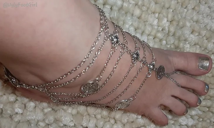 OnlyFans account  notsouglyfootgirl header 2
